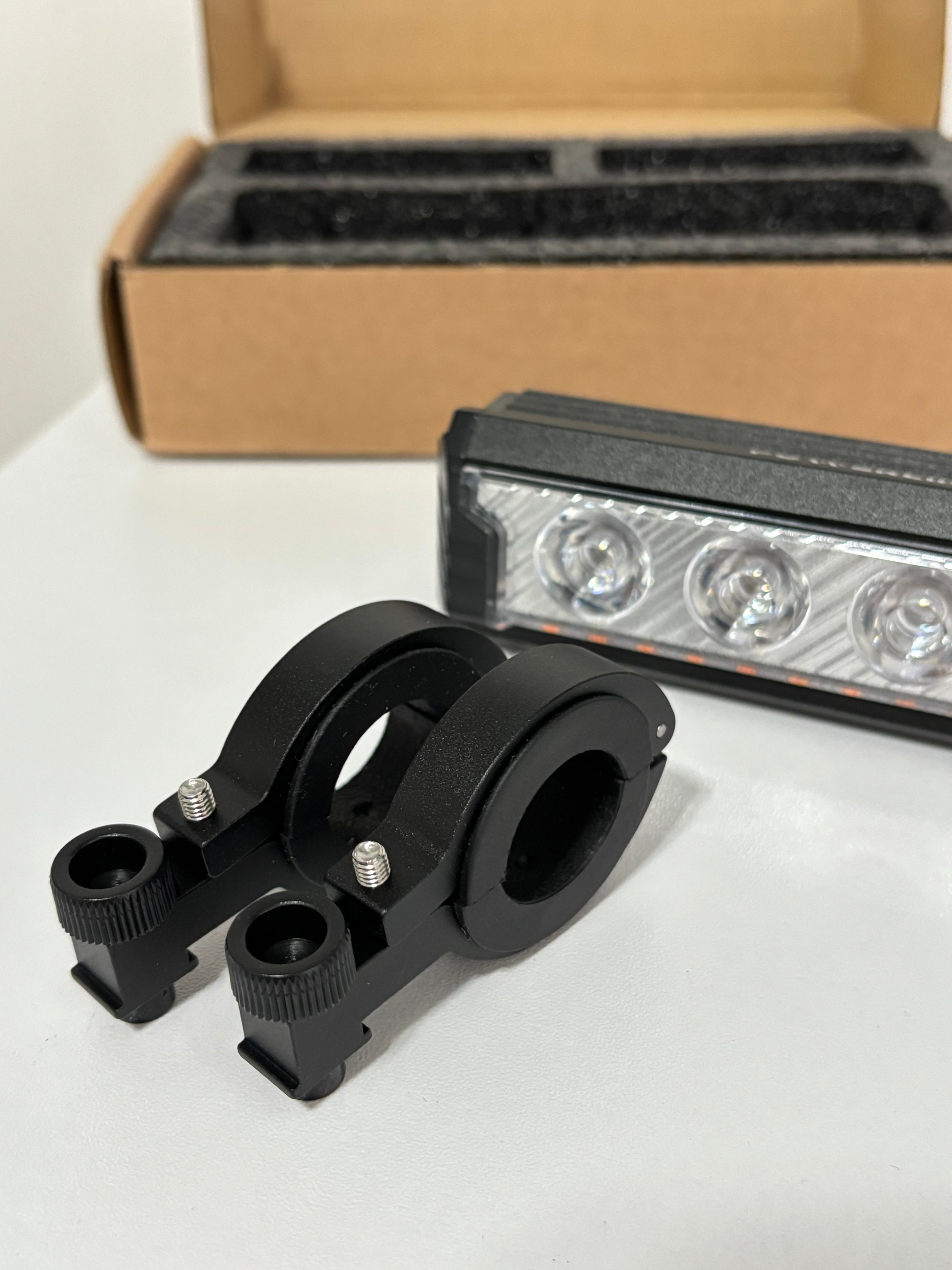 Rechargeable 10,000 Lumen Bar Light