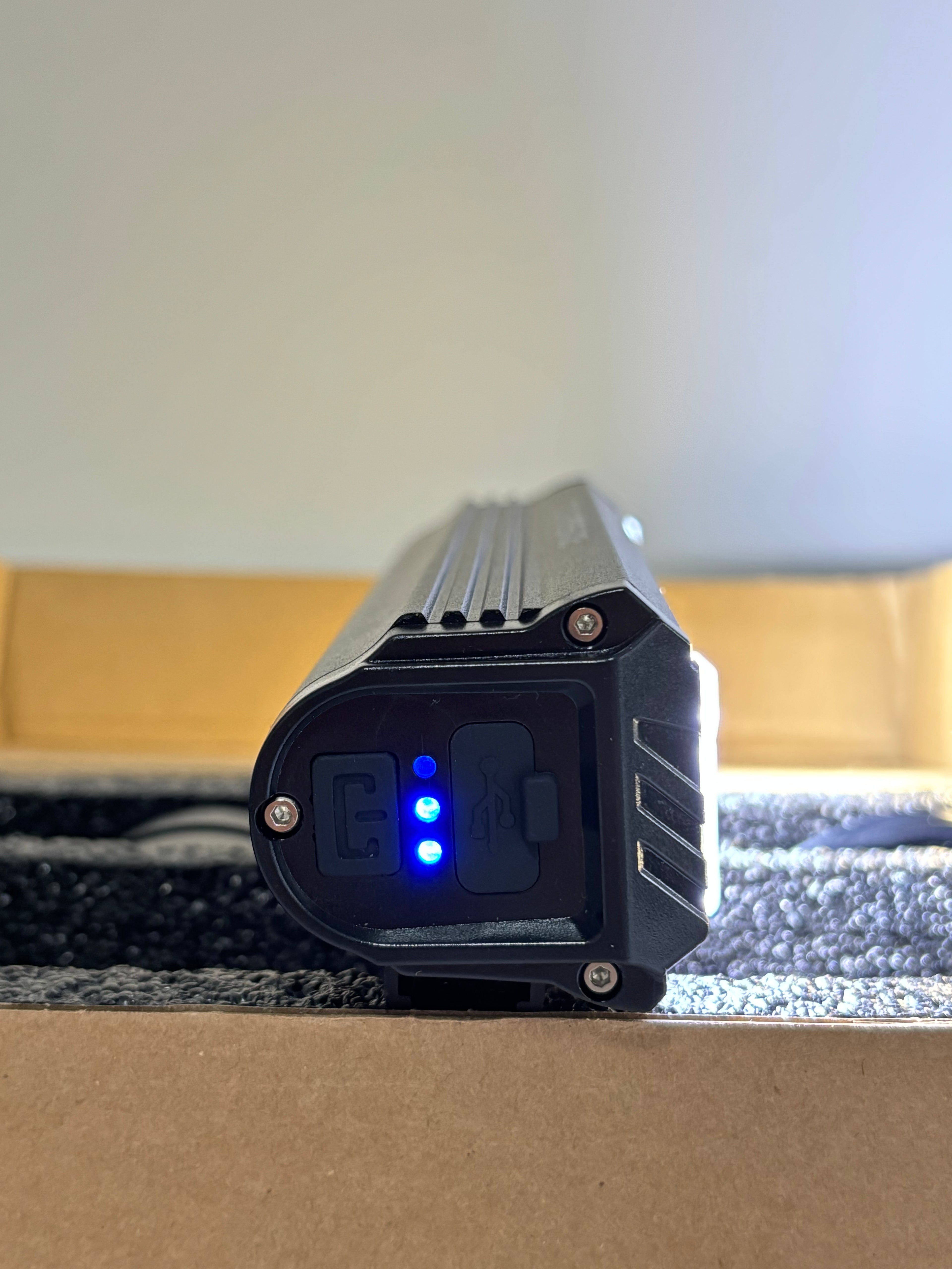 Rechargeable 10,000 Lumen Bar Light